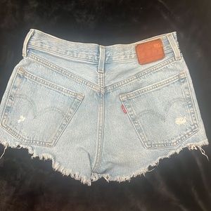 LEVIS SIZE 24 WMNS JEAN SHORTS (HIGH RISE)